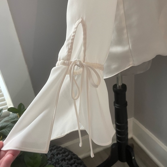 Trouvé White Deep V Blouse - Picture 6 of 8